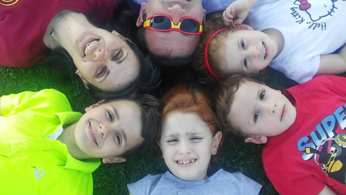 Tatiana y Antonio (socios de Familias para la Acogida) hablan de su experiencia en el programa de Vacaciones en Familia de la CAM.